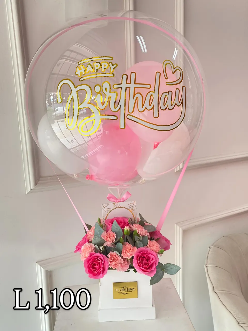 Caja de flores con globo burbuja