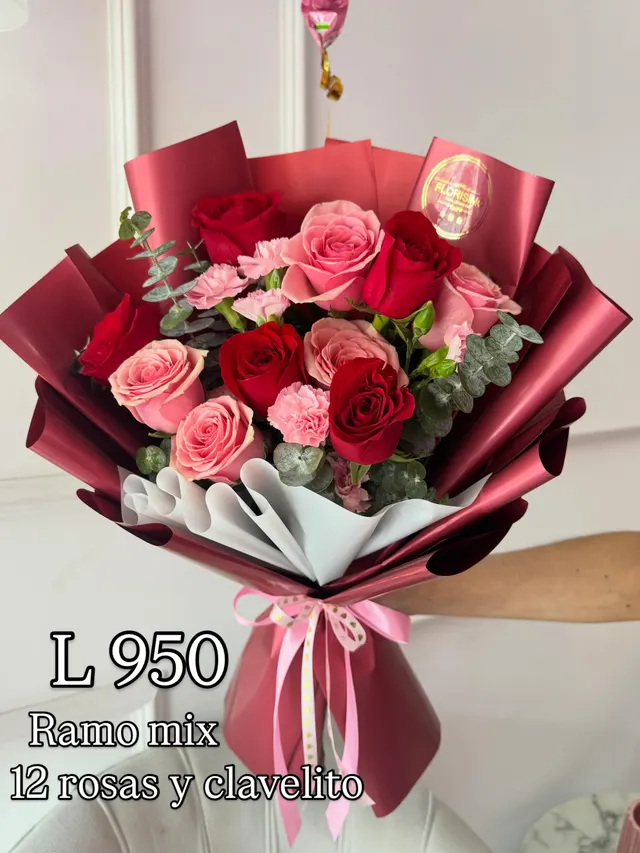 Ramo mix de 12 rosas y clavelito