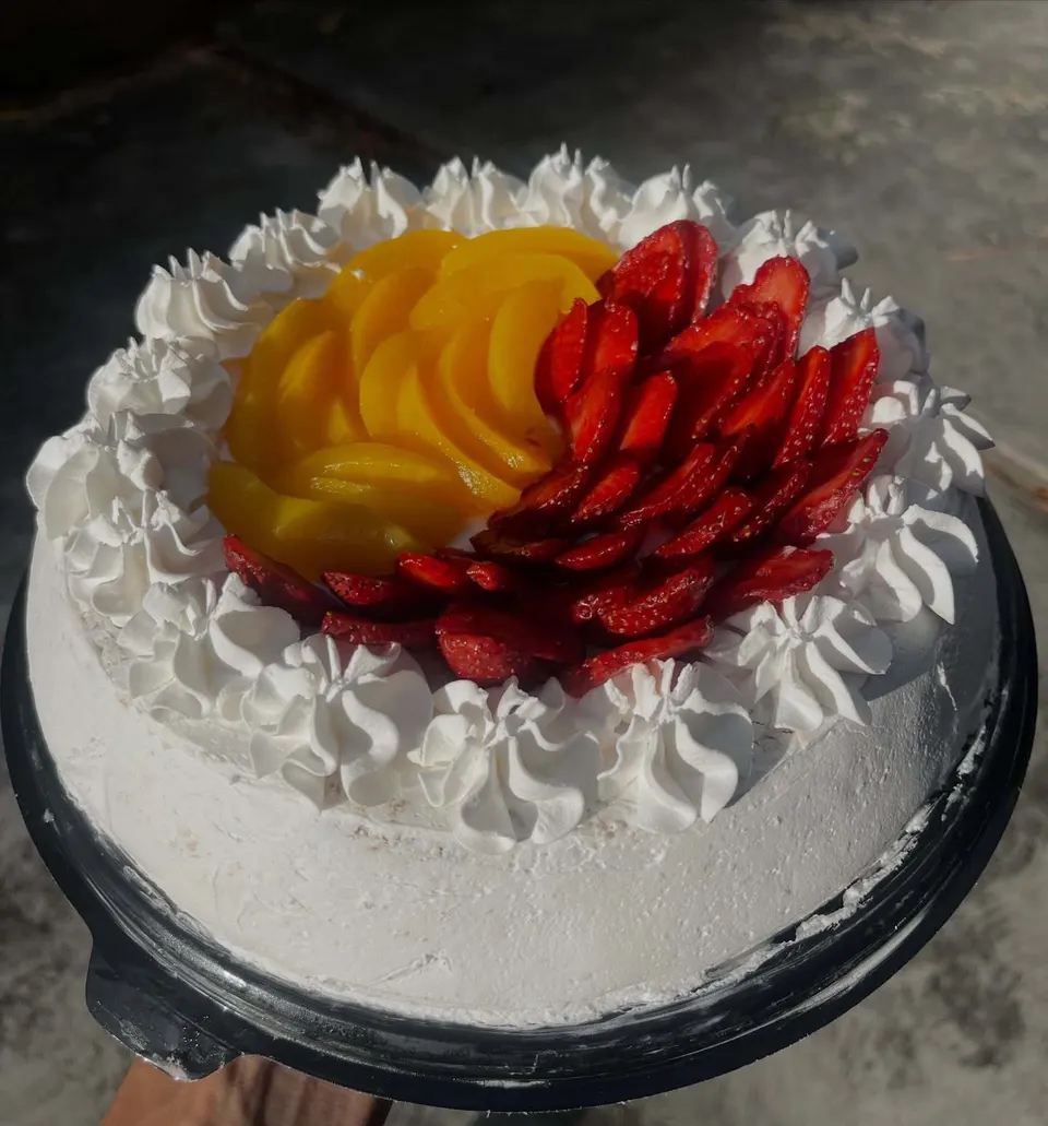 Torta fría de fresas y melocotón