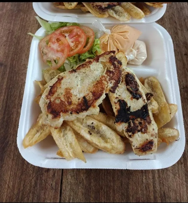 Pechuga a la plancha con tajadas