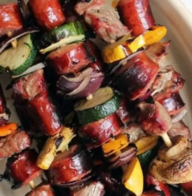 Pincho mixto de cerdo y chorizo